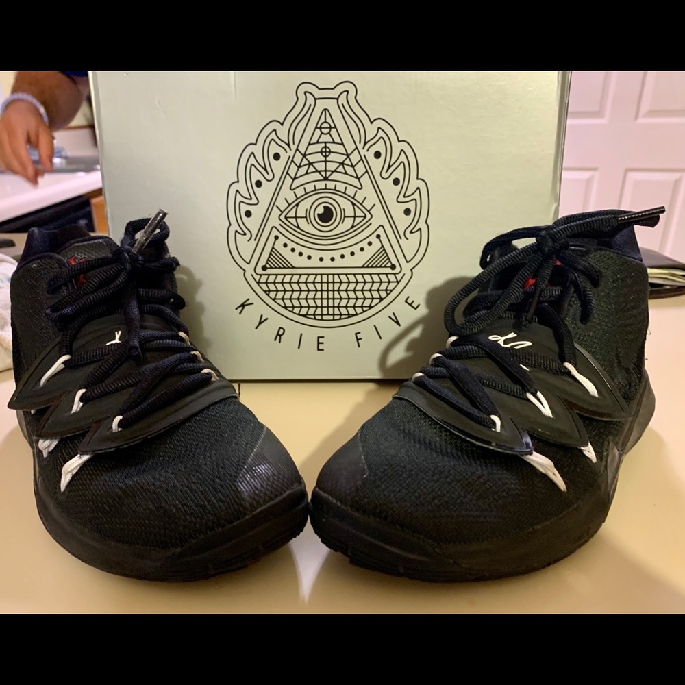 Like new Kyrie Red Carpet Basketball Shoes